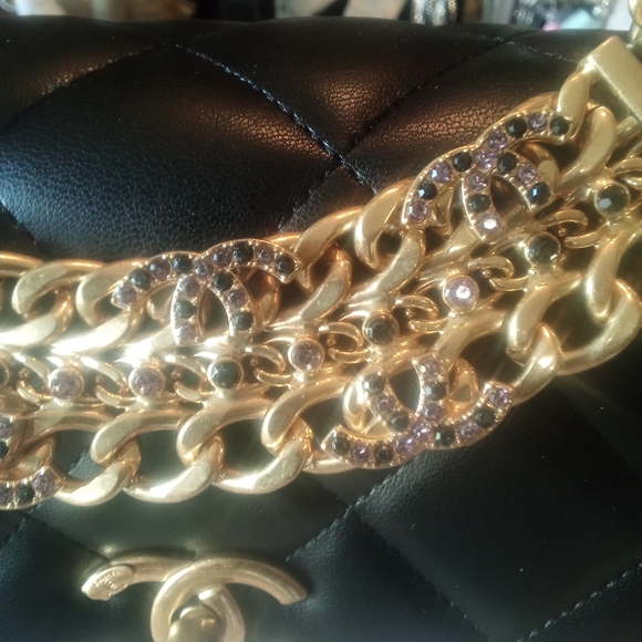 New Chanel Crossbody - Picture 5 of 9